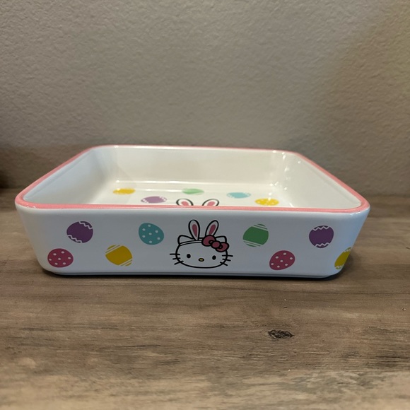 Sale! NEW! Hello Kitty Easter Square Baker - Picture 2 of 3